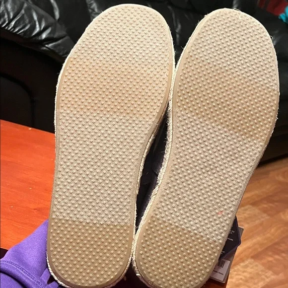 New Toms Black Canvas Slip-On Loafers - Picture 11 of 16